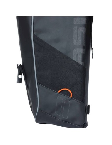 Basil fietstas dubbel Miles Tarpaulin zwart oranje 34L