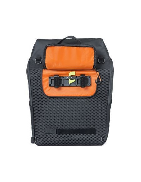 Basil rugtas Miles Tarpaulin zwart oranje 17L