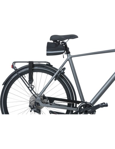 Basil zadeltas Mada zwart 1L