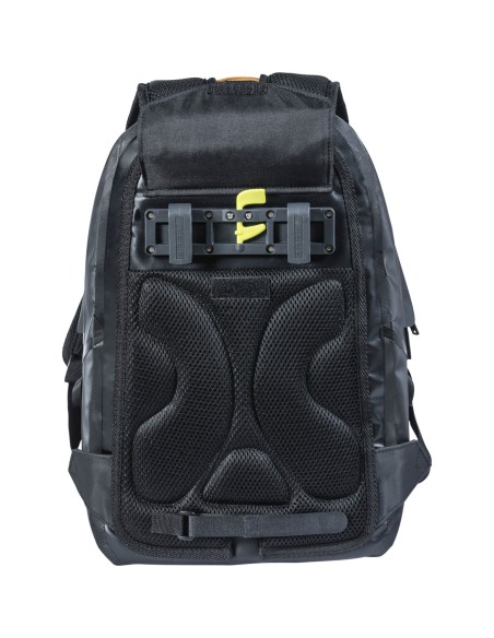 Basil rugtas Urban dry backpack matt black 18L