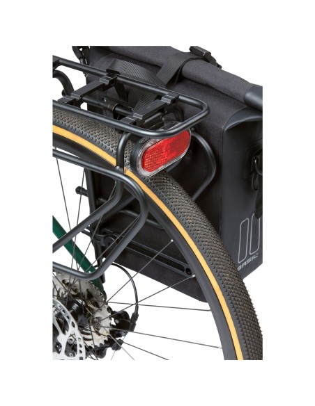Basil fietstas enkel Navigator M Waterproof zwart 12-15L