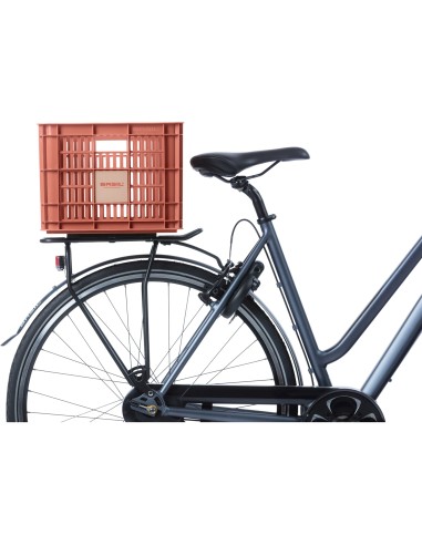 Basil fietskrat M terra red 29.5L recycled